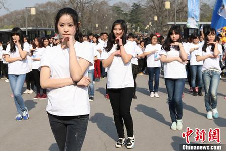 俄一客机降落土耳其机场后起火